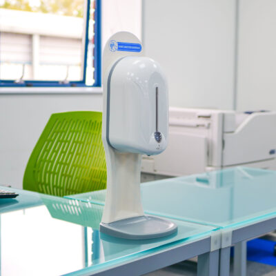 baliehouder met automatische desinfectie